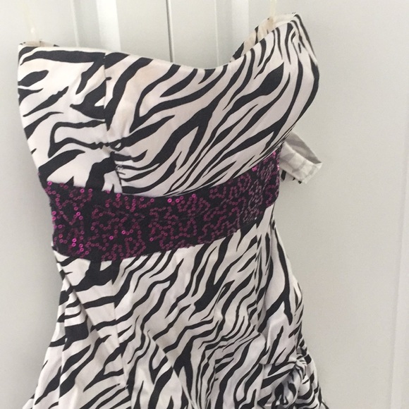 Dress - Picture 2 of 4